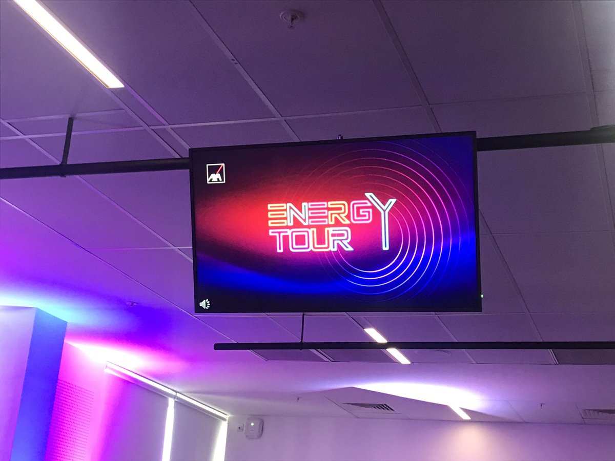 said_00_'s tweet photo. La Banque au service des clients AXA pour les fidéliser et les multi-équiper #AXABanqueTeam #EnergyTour #TeamSO https://t.co/A92zWCbTxM