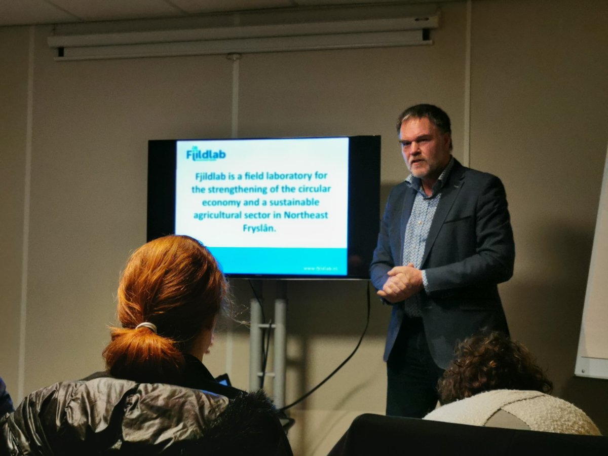 colorcircle_eu's tweet photo. [#live #IRLECOLOR] #localstakeholder @DurkDurksz presents @Fjildlab major measure of the #regionalpolicyinstrument for #circulareconomy in #agriculture. The #fieldlab is organised in 8 roundtables all chaired by a #researcher. Learn more during #studyvisit this afternoon https://t.co/e4N5fRU4eI