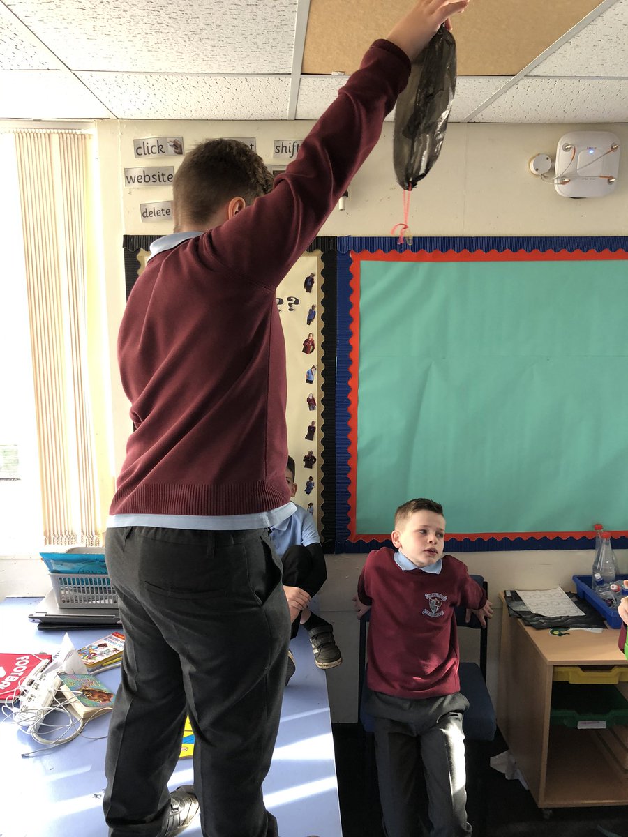 Plasyfelin's tweet photo. Year 5 have been investigating the effects of air resistance and which size parachute would be the best #plapscience #plapc9 https://t.co/r2kikhOHLz