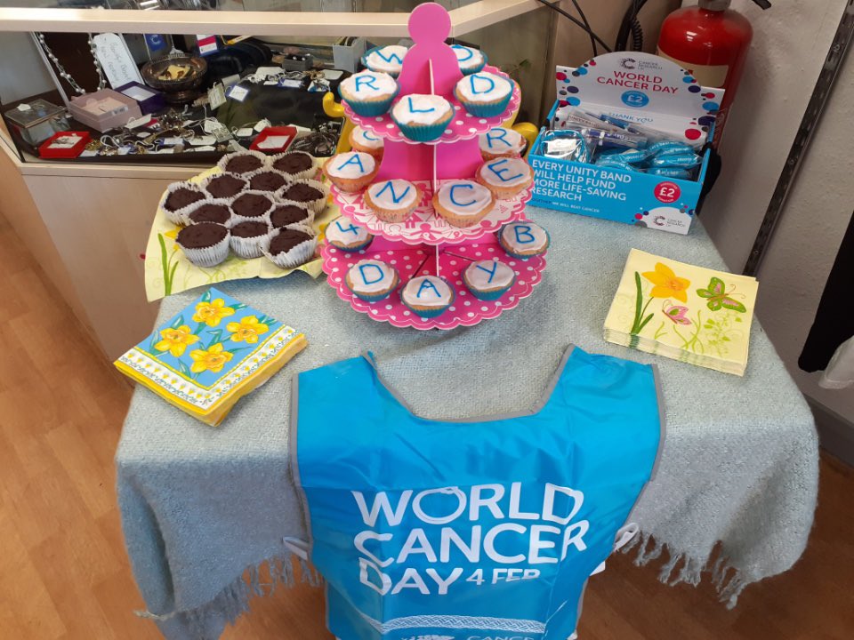 CRUK_Blackheath's tweet photo. ๐งแแฉKE แแฉแชE TOแชแฉY! ๐
๐ค#WorldCancerDay!๐ค
๐Eat & be merry! One of our amazing #CR_uk #volunteers Pat, made these, arenโt they fantastic! ๐Come grab a cake & buy your #unitybands, see you soon
#cakes #wcd #blackheath #se3 @CR_UK @blackheath_v @CRUKShops https://t.co/BHW1XyBEfH