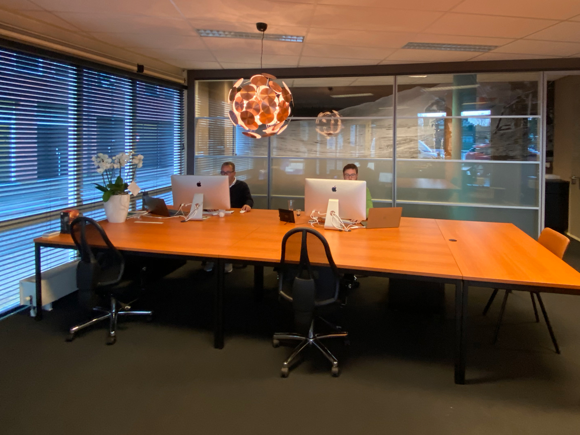 BAmbitious5's tweet photo. Wow! Wat zijn we blij met onze nieuwe werkplek. Stap gerust een keer binnen voor een kop koffie of thee.

#bambitious #ambitious #ontwerp #landsmeer #grafisch #design #webdesign #animatie #image #branding #drukwerk #drukwerkinkoop #email https://t.co/StOh9sUBKm