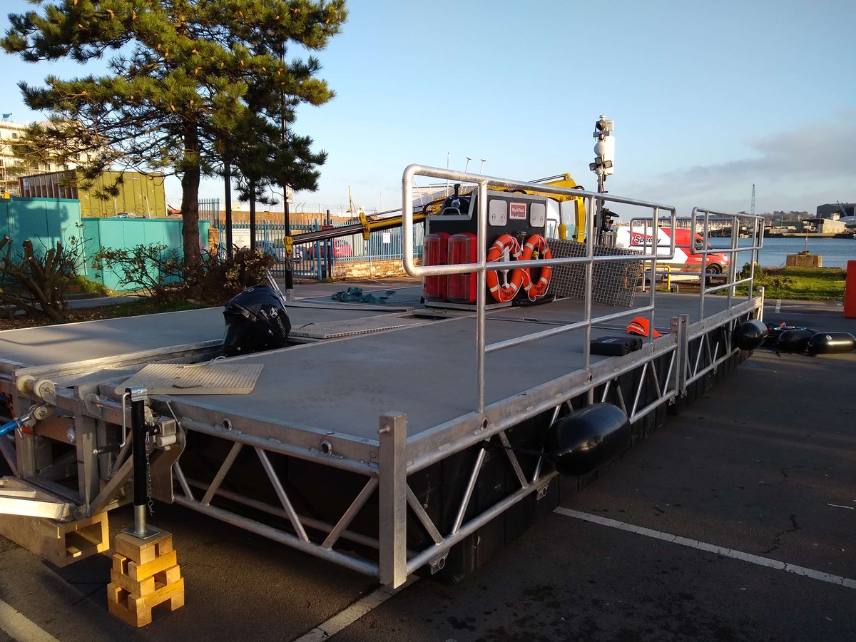 seawork's tweet image. Preparations are underway for day two of @WorkFloat UK Demo Tour. 
We&apos;ve joined Tom and Toby in Southampton as they&apos;re currently working hard to prepare the innovative folding barge. 
#innovation #commercialmarine #workfloat