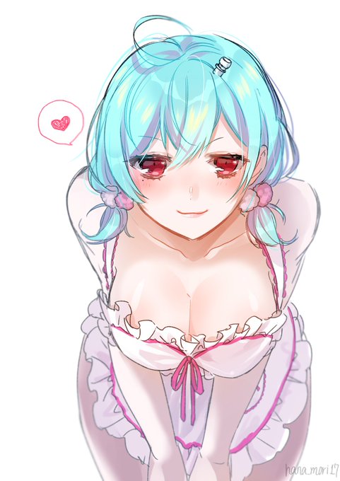 裸エプロンかと思ったんですけどちゃんと服着てましたね 