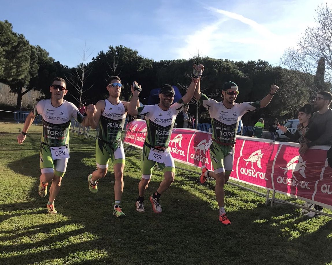 COMPROMISO Y COOPERACIÓN.

Estas son las palabras que definen la actuación de nuestros dos equipos en el Duatló del Prat. 

¡Gran trabajo!

#clubtriatlobadia