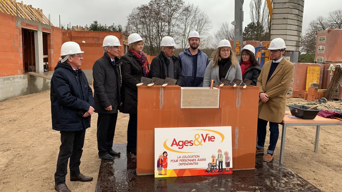 Ages_et_Vie's tweet photo. Pose de la première pierre, à Ruelisheim (68), cette colocation sera la première dans le département du Haut-Rhin, un grand merci à M. le maire et à ses adjoints !
#HabitatInclusif #BienViellir #HautRhin https://t.co/ZhOzoWiW3W