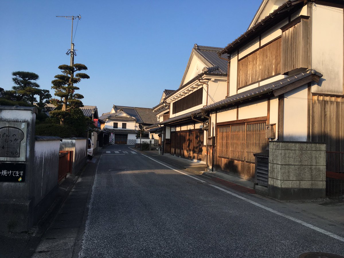 himitsukichigon's tweet photo. おうちに帰るまでがうき泊会です。
お山まで山越えて帰ってる現在進行形。
お財布の呪いはありませんでしたが、モバイルバッテリーが行方不明という事態で吉井町散策でバッテリー切れ😓
白壁街並、雑貨屋、珈琲屋、本屋、パン屋がステキすぎる💕
#うき泊会2020
#農泊体験
#UKEP https://t.co/gBAotLHVlO