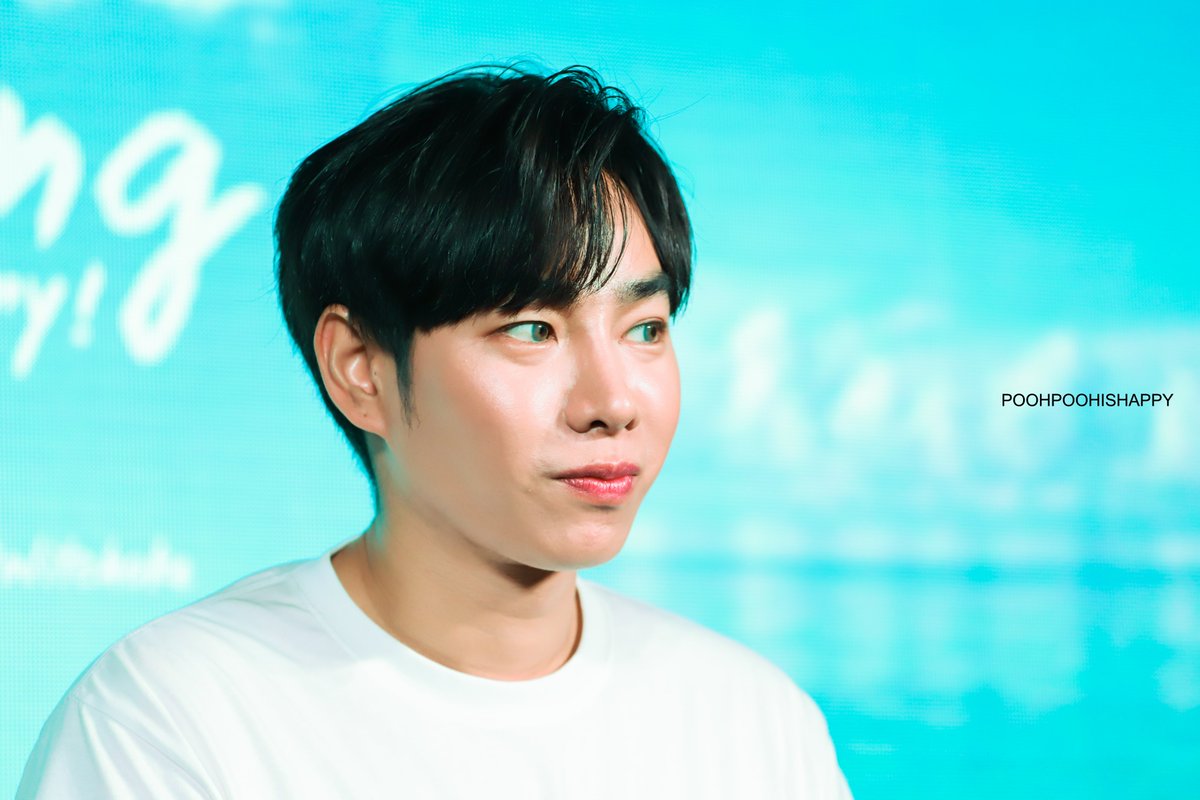 poohpoohishappy's tweet photo. เหล่ ... 👀
#PalitFansign
#NeverEndingFansign
#NeverEndingStoryFansign
#PeckPalitchoke
#เป๊กผลิตโชค
#viehotelbangkok
#PalitGallery
#poohpoohishappy https://t.co/x1Ekvgipo8