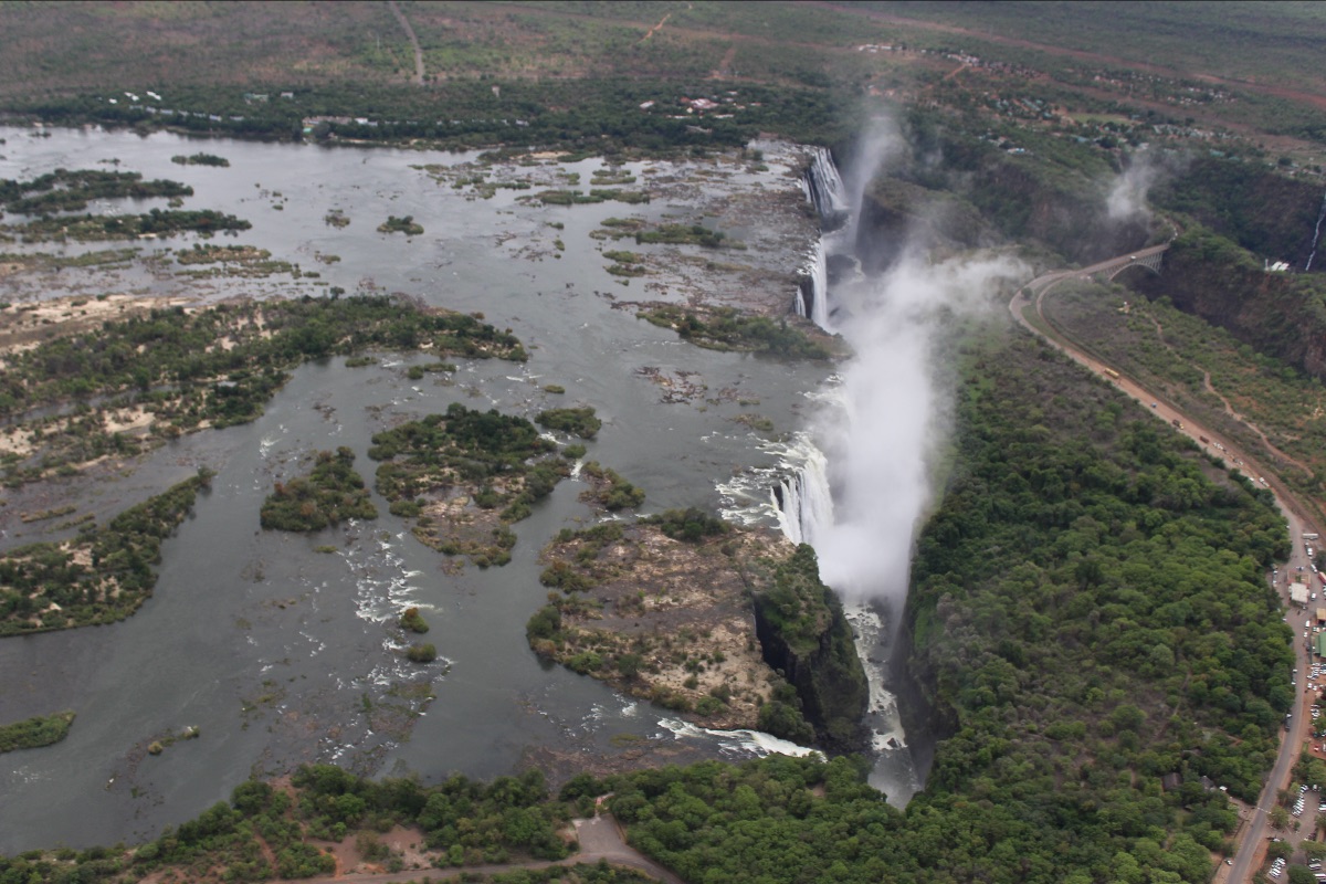 africadmc's tweet photo. Your Experts on The Ground - Wild Horizons endeavours to be your Victoria Falls experts on the ground and in some cases, from the sky too. Below is a series of aerial images taken on 7 January 2020. Enjoy....!!! https://t.co/yvrT41YKm5