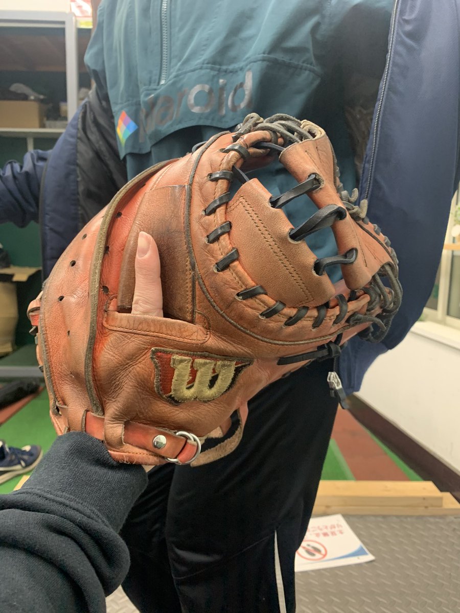 みく キャッチャーミットの紐が切れたので 修理してもらいました 商売道具を大切にできない選手は 結果を残せない ずっと父に言われてきた言葉 年を積み重ねる度に実感 野球 女子野球 野球女子 東京brilliant 拡がれ女子野球 拡が