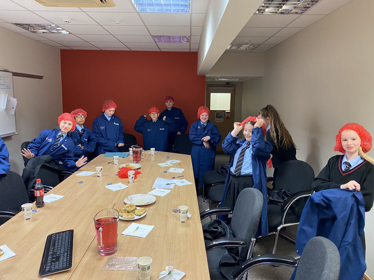 Hahahaha 
 bakery time. These lot looking ridiculous #teamvale #yr7 #gotoworkday @DVHS_SBR