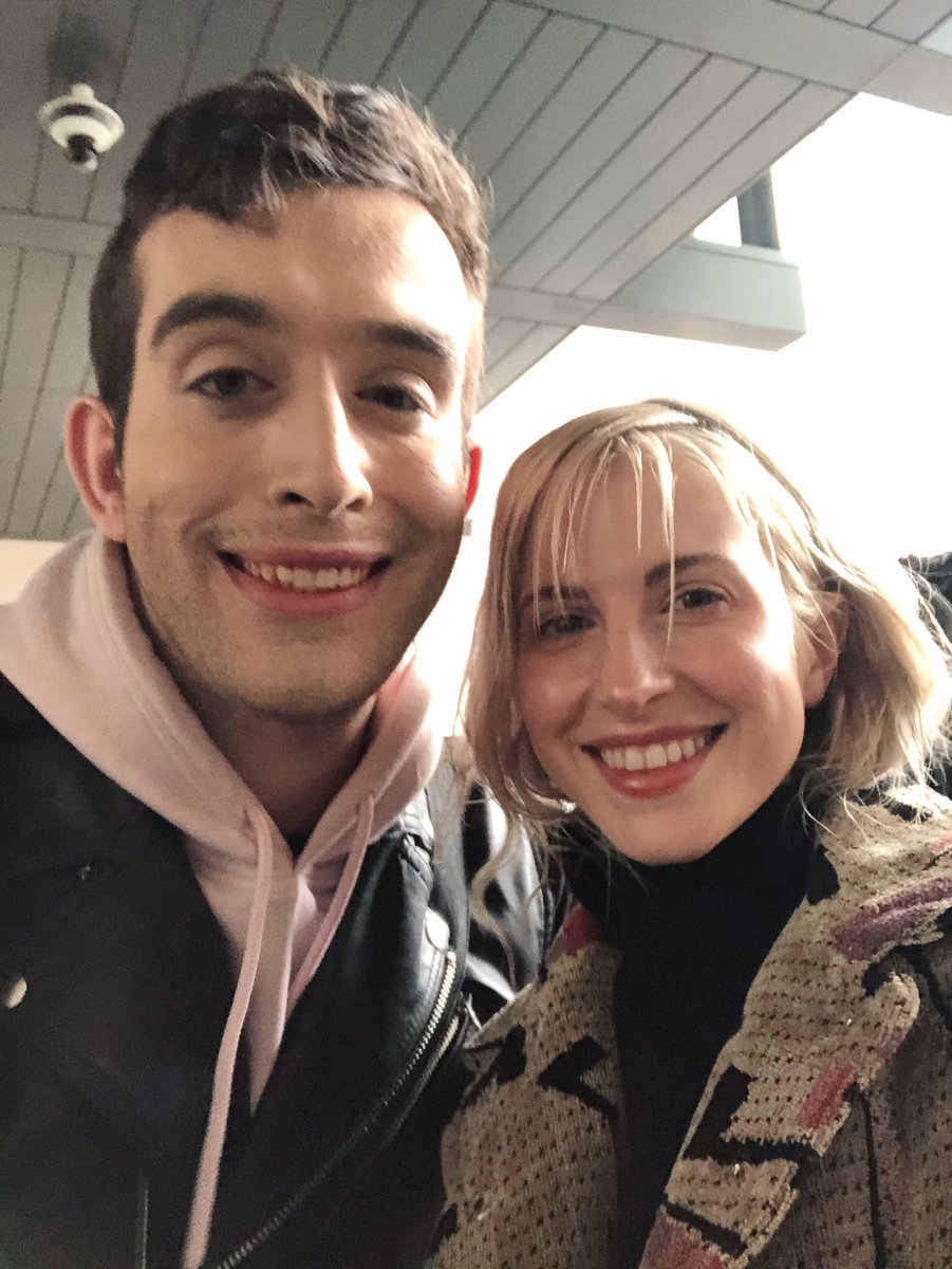 ParamoreESP's tweet photo. New pics of Hayley in London https://t.co/8x5oCU5LgP