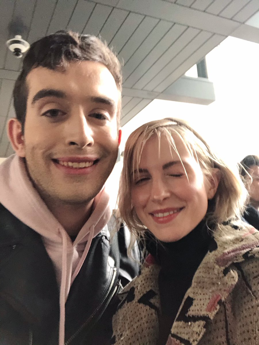 ParamoreESP's tweet photo. New pics of Hayley in London https://t.co/8x5oCU5LgP