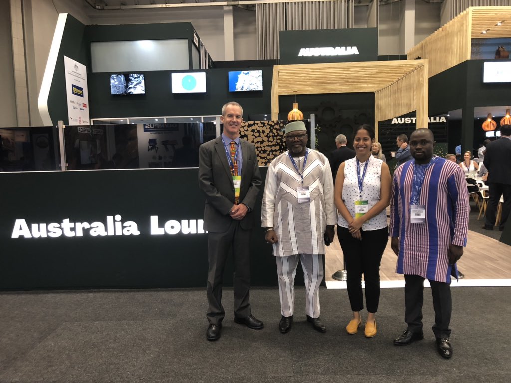 AusAmbGHA's tweet image. Great to meet with the Minister for Mines &amp;amp; Quarries of Burkina Faso🇧🇫, the Hon Oumarou Idani at #AustraliaLounge here at #miningIndaba2020 in Cape Town. 🇦🇺 has some great mining projects going ahead in 🇧🇫 including West Africa Reaources @WAFresources mine at Sanbrado. #ausmining