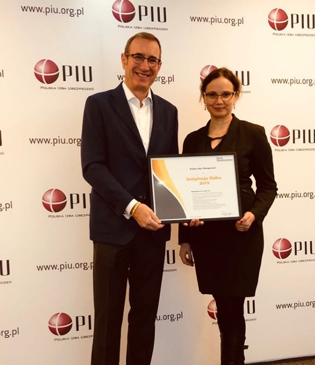Jan Grzegorz Prądzyński (@gpradzynski) on Twitter photo Serdecznie dziękuję za uhonorowanie <a href="/PIU_org_pl/">PIU</a> tytułem instytucji roku. Nagrodę odebrałem z rąk <a href="/alewyswys/">Aleksandra Wysocka</a>, redaktor naczelnej <a href="/ubezpieczeniowa/">Ga. Ubezpieczeniowa</a> Serdecznie dziękuję za uhonorowanie <a href="/PIU_org_pl/">PIU</a> tytułem instytucji roku. Nagrodę odebrałem z rąk <a href="/alewyswys/">Aleksandra Wysocka</a>, redaktor naczelnej <a href="/ubezpieczeniowa/">Ga. Ubezpieczeniowa</a>