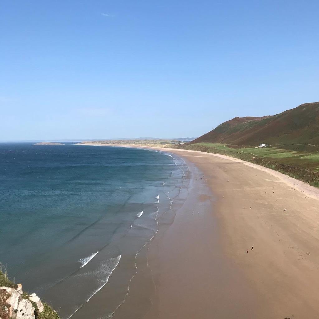 LI_Wales's tweet photo. January is over and we’re starting to think of the spring and summer ahead 😎
This entry to the #LI90 LI #Wales photo competition was taken by Emma Hayes CMLI at Rhossili Bay, Gower.
Email us your photos!
@talklandscape @NTWales #landscape #place #landscapephotography https://t.co/AGPCKPxvH4