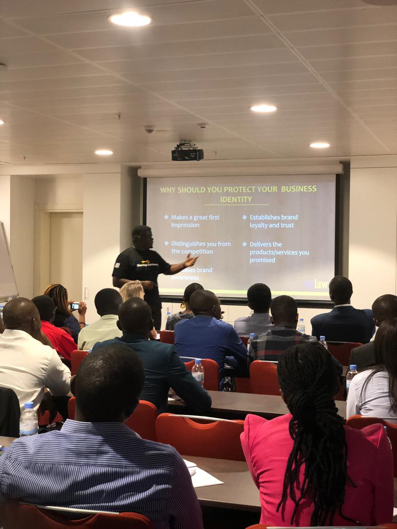 HiveAdvisory's tweet photo. Our @Swellwell during the legal masterclass at the Africa Tech Summit earlier today in Kigali, Rwanda. Deji facilitated a session on "creating appropriate business structure and getting startups ready for investment."
#ATSKGL #ALTNetwork #startupadvisory #emergingcompany #Africa https://t.co/lOV53RtqoJ