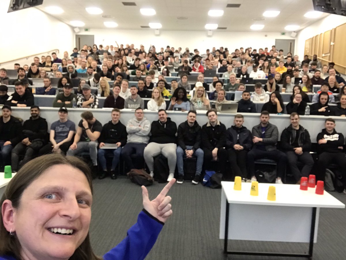 Great morning sharing my experiences in education and volunteering with over 200 sports students <a href="/DerbyUni/">University of Derby</a> #masterclass #toptips