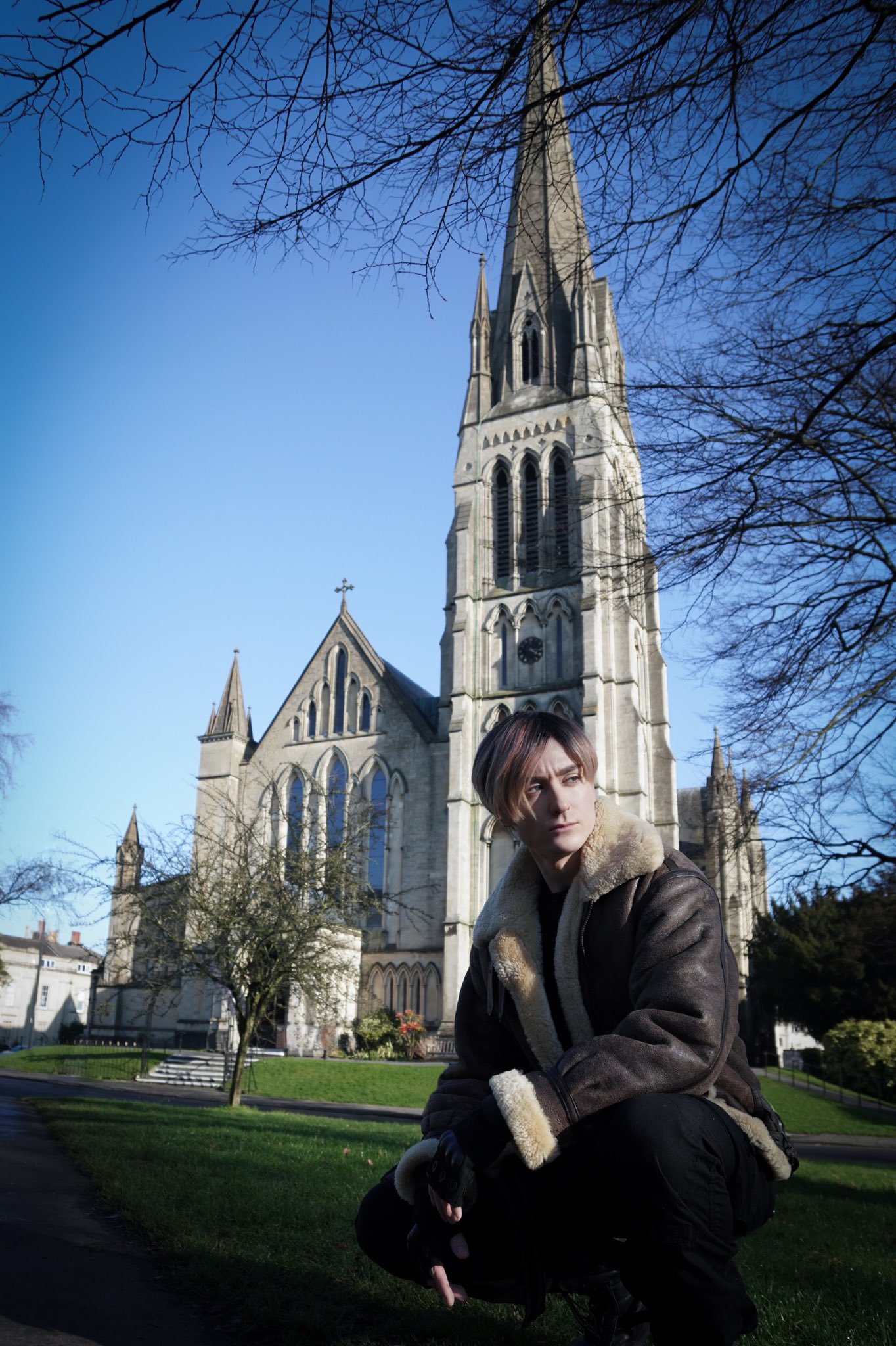 Billy Blue 実家から歩いて5分のところの教会でバイオ4のレオン撮影してきた バイオハザード T Co Qfqbslsg9e Twitter