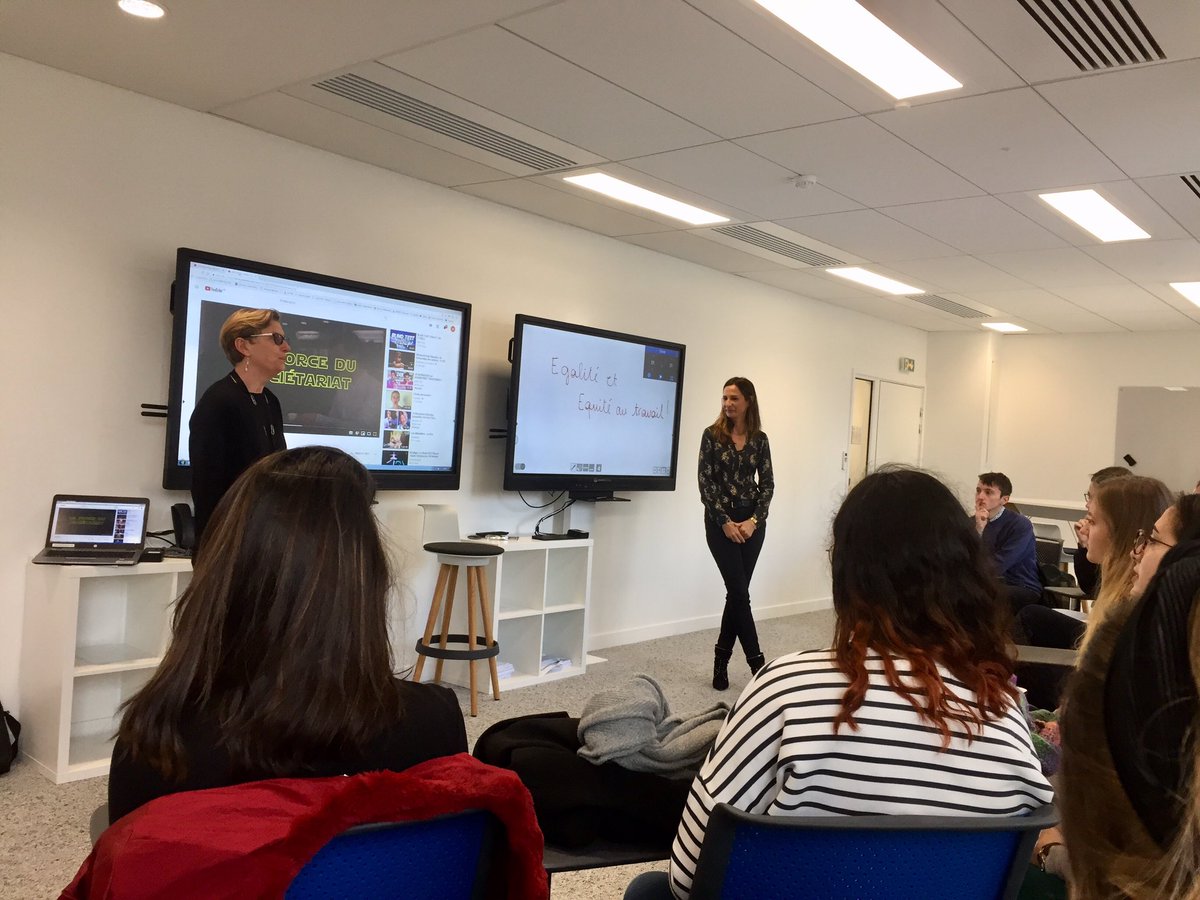 ISIC_MasterCom's tweet photo. 📍En direct du @CreditAgricole où nous accueille @roquetma pour nous parler de la diversité de leur #banque
💬 Leur mission : véhiculer leurs valeurs à travers leur stratégie de #communication
#bordeaux #JBA2020 #Comorga https://t.co/kkJGqL55a7