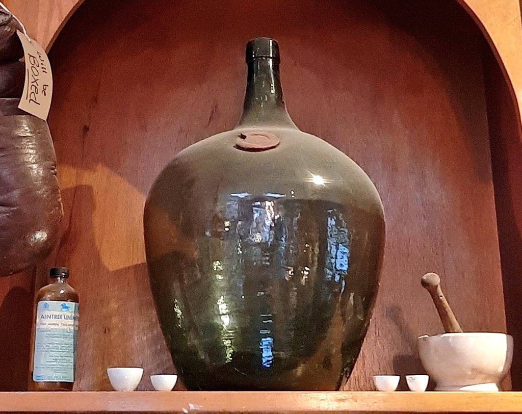 hadfields1755's tweet photo. Just the right amount of dust.
#oldshop #character #since1755 #hadfields https://t.co/aA8EqVKOtr