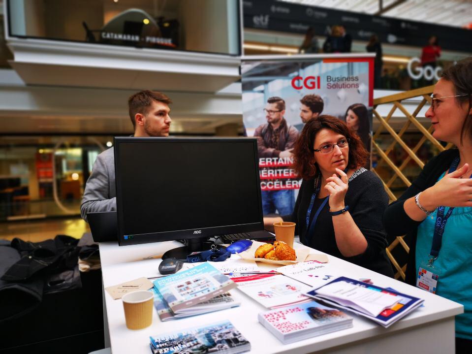 CGI_FR's tweet photo. #SalonAppsRH20 C'est parti pour la 3ème édition du salon des applications RH 🚀

Venez rencontrer et échanger avec nos experts autour de la #mobilité, recrutement, gestion de compétences et pilotage RH 🙌💡

Découvrez Your Lab RH 👉https://t.co/rSIylBFEld

#chatbot #ux #rpa https://t.co/nuhoIifkLl