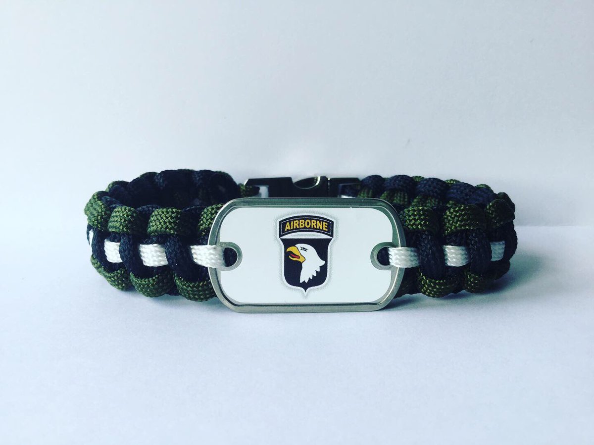 CMPBA81's tweet photo. #101stairborne Paracord Bracelet @101stAASLTDIV #screamingegles Handmade by myself an ex Soldier Soldier who suffers from PTSD @USArmy @USArmyReserve #fortcambell #kentucky #baldeagle #oldabe @18airbornecorps https://t.co/T8MFZVVBrJ