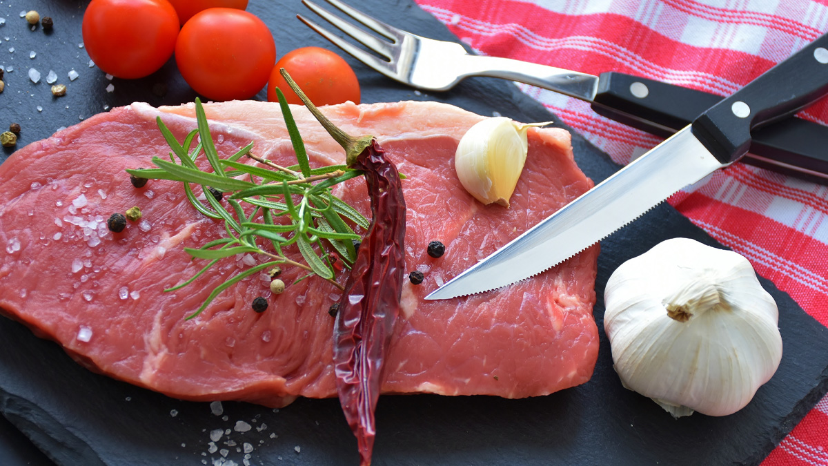 TakeawayPack's tweet photo. We try to unwrap the confusion around raw meat packaging in the UK and what you can and can’t recycle safely https://t.co/R0CPxUwvhc 
#foodpackaging #meatpackaging #Recycle #Food https://t.co/15i4aJBc4c
