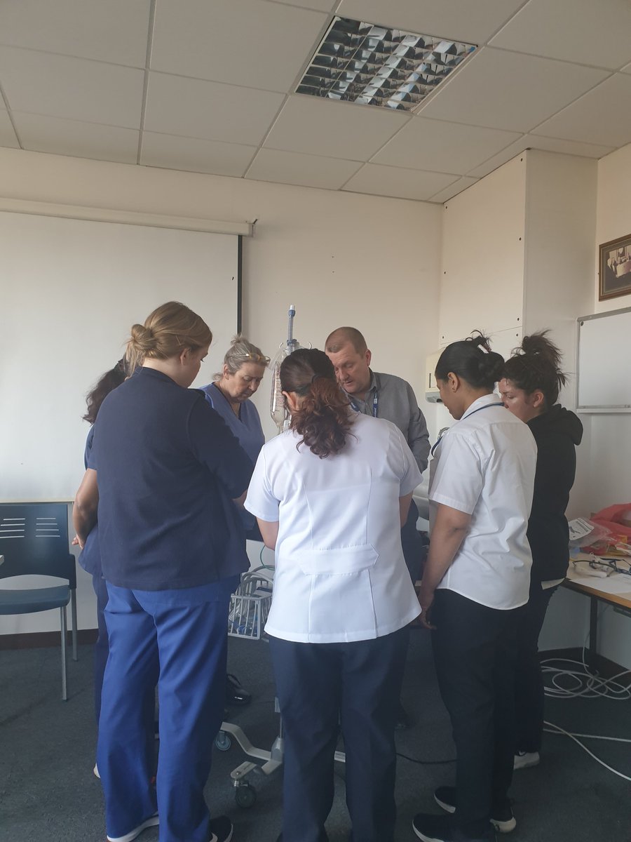 AIRVO sessions happening today in tutorial Room 4 until 2pm. Come along for an interactive session with Ken on setting up and using the AIRVO #nurseeducation #keepuptodate @Yvonne13Ryan @betterbeaumont @COShea_ @greenekaren06