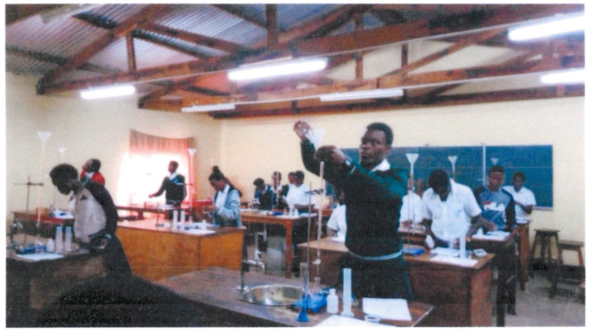After some time in transit our @warwickschool donation of old chemistry equipment has arrived at Bishop Mtekateka Secondary School in Nkhotakota, Malawi. Here they are doing a complex titration practical that would not be possible without the equipment we sent. #CharityatWarwick