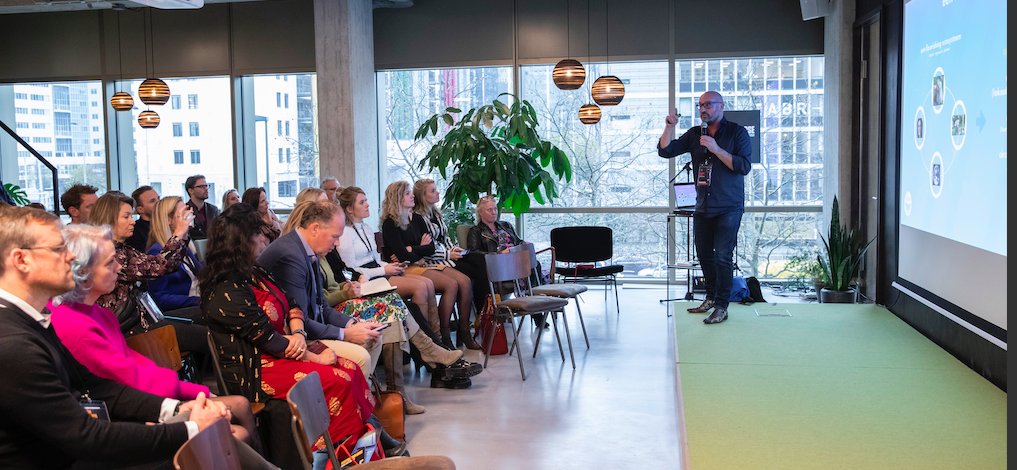 Meld je nu aan voor Inspiratieavond #3 over zelfsturing bij Gemeente Hollands Kroon. 
 
Corine Hansen, organisatieadviseur, over het 4 jarige traject van hiërarchie naar zelfsturende teams. 

Donderdag 20 februari
17.00 - 19.30 uur
LaatBloeien Rotterdam

ei.nl/2RVDJps