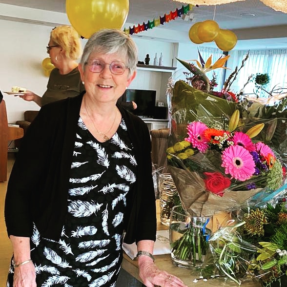 25 jaar in dienst en dat mag gevierd worden! Ria is vandaag het stralende middelpunt van onze kleinschalige woonplek op landgoed Alverna. Feest met bewoners, familie en collega's 
#ikzorg #dezorgspecialist #altijdanders #zorgtopper #werkenindezorg