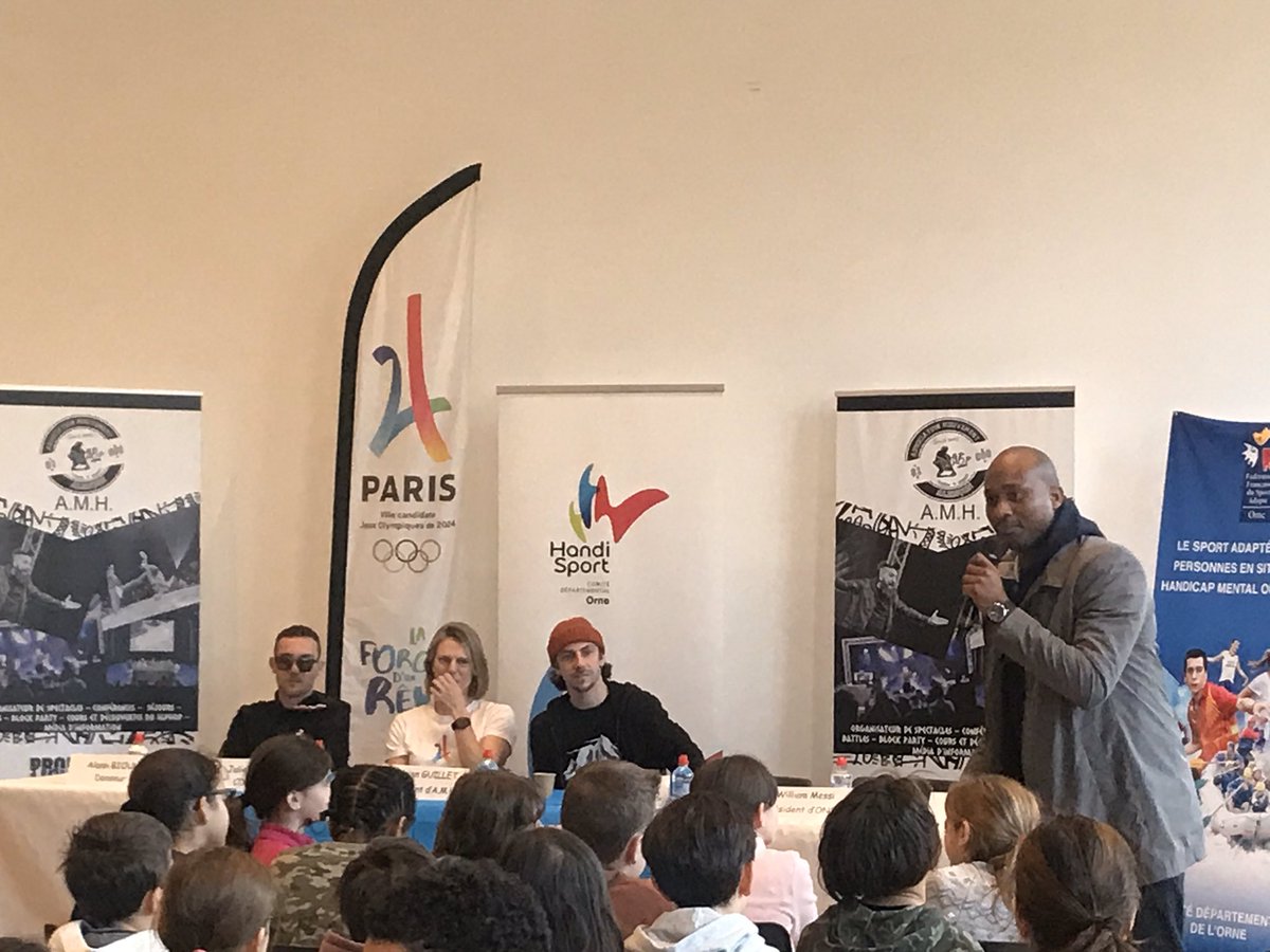 61College's tweet photo. #SOP2020 ; avant les démonstrations et ateliers de pratique, présentation et échanges sur les valeurs olympiques et paralympiques, le hip-hop comme discipline artistique et sportive. #inclusion #Handisport #sportadapté @dsden61 #Paris2024 @MoncadaFra https://t.co/DO809YlKV7
