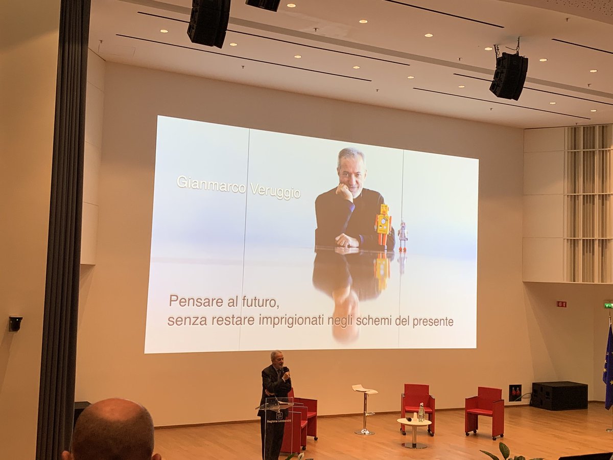 F1Cons_Services's tweet photo. Bellissimo intervento di Gianmarco Verruggio del #CNR. Ecco la slide che da le vertigini. L’evoluzione delle tecnologie è iperbolica. Immaginare il futuro è essenziale per realizzare il cambiamento. E conclude alla grande “...Always in motion is the future!” .@AriaLombardia https://t.co/70Hi3FFICo