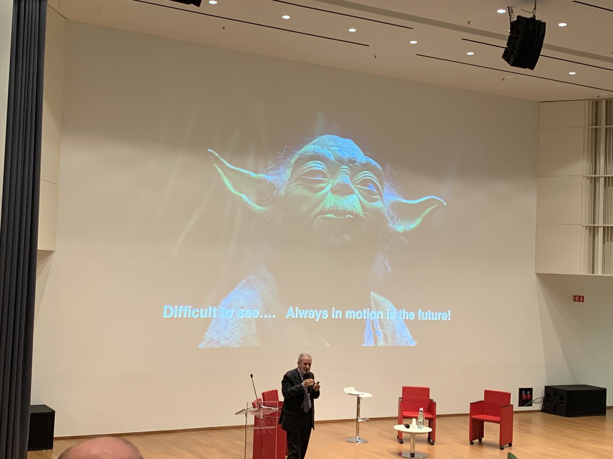 Bellissimo intervento di Gianmarco Verruggio del #CNR. Ecco la slide che da le vertigini. L’evoluzione delle tecnologie è iperbolica. Immaginare il futuro è essenziale per realizzare il cambiamento. E conclude alla grande “...Always in motion is the future!” .<a href="/AriaLombardia/">ARIA SpA Lombardia</a>