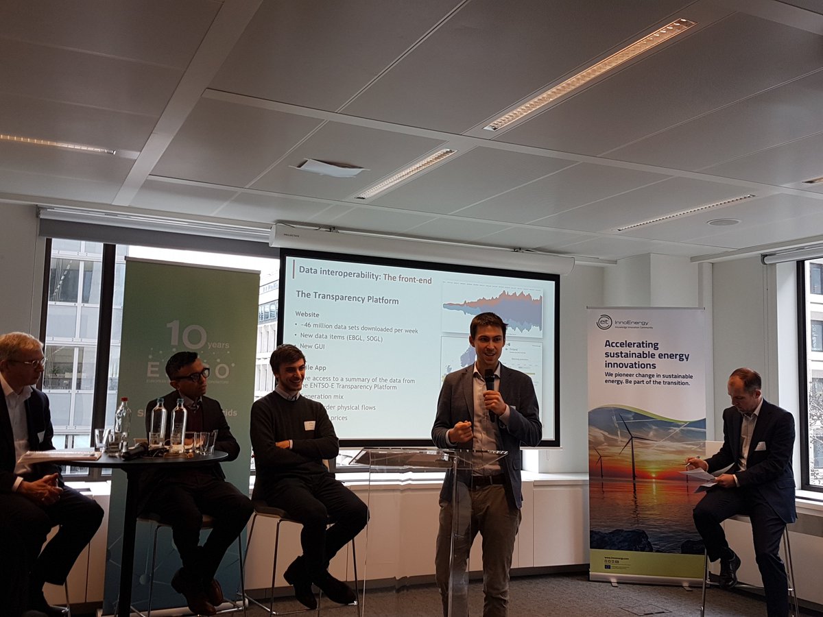 EDSO_eu's tweet photo. @ENTSO_E 2030 Vision, a system of systems based on smarter shared #data between #TSOs and #DSOs for #electricity market and security of supply. Presented by @Corsican_EU at #electrons4future #interoperability #transparency https://t.co/B3FSsIvh5F