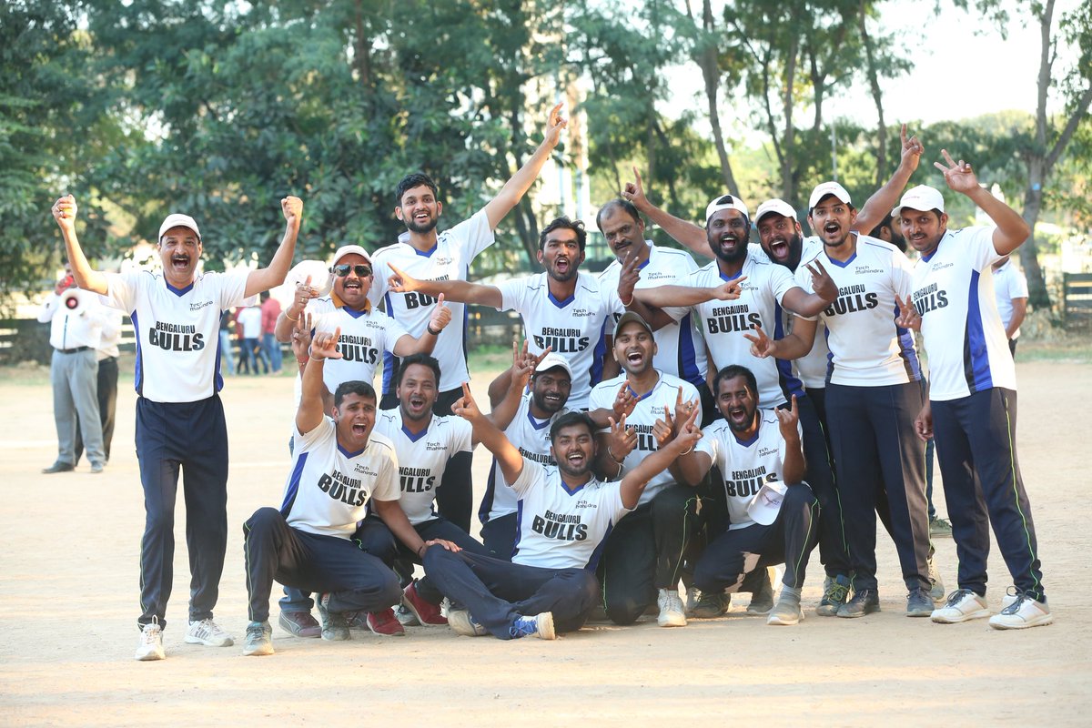 iamvihs's tweet photo. Bengaluru bulls champions π#JBPL2020 our team slogan "Aram adappa" thanks josh team for organizing such a wonderful tournament.
Big cheers to @HaridasPV2.
@anandmahindra @VenkatPaturi @Josh_Bengaluru @C_P_Gurnani @krishg40 @tech_mahindra https://t.co/FXyqvihU0X