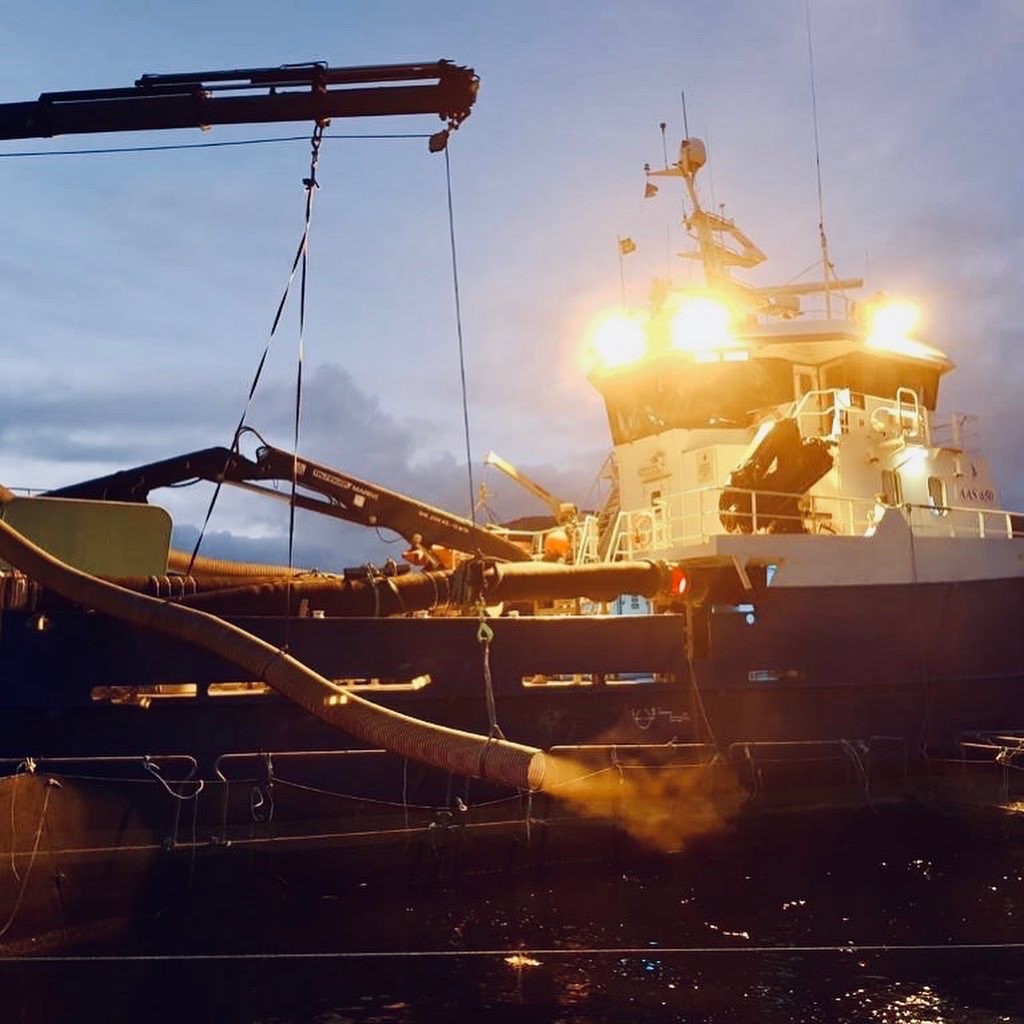 WesterRossSalmo's tweet photo. First smolt transfer of 2020 was a success🐟 these beauties will be ready for your tables in early spring 2021 🌊 #sustainable #salmon #farming #aquaculture #farmerslife #farm #chefs #fishchef #sashimi #seafood #seafoodie #healthyfood #cleaneating #cleanliving #scotland @ptfss💙 https://t.co/KmxzXfeylC