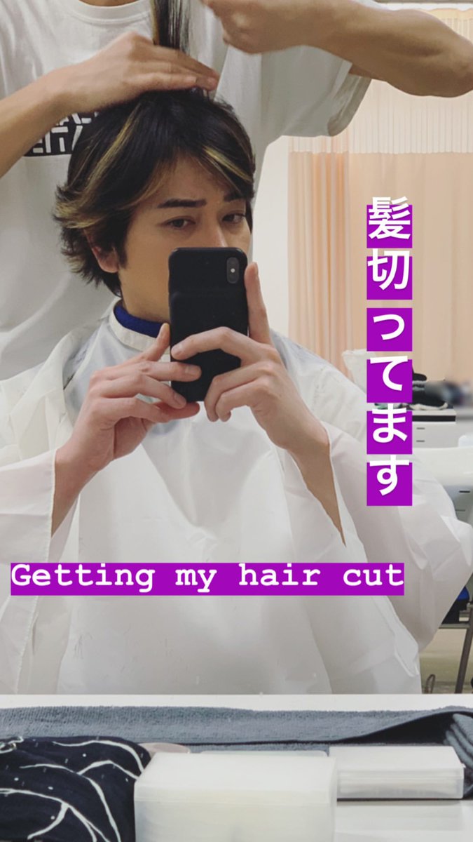 they travelled so far just for j to get his haircut huh? #ARASHI    #嵐    #嵐インスタ  @arashi5official