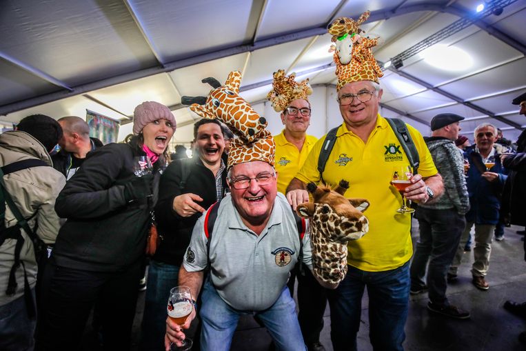 IN BEELD: Brugs Bierfestival brengt massa volk op de been: bezoekers kunnen proeven van 600 biertjes bij 90 brouwerijen - hln.be/in-de-buurt/br… (via @hln_be) #bier <a href="/BabBrugge/">BabBrugge</a>