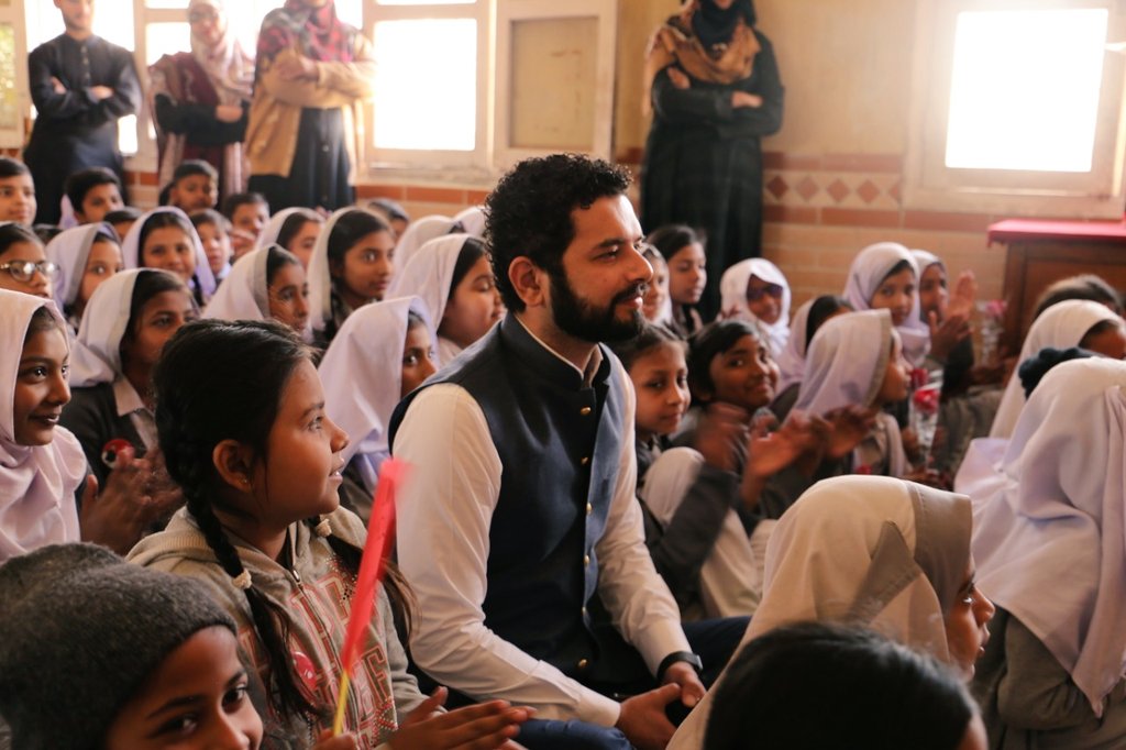 HIFPakistan's tweet photo. Founder &amp; President of @HIFPakistan Mr. @HamidMIsmail, sitting with School Kids and listening stories with a small takeaway lesson to remember.
Kids were very happy to meet him.
#HamidIsmailFoundation https://t.co/H8CZdVwVN3