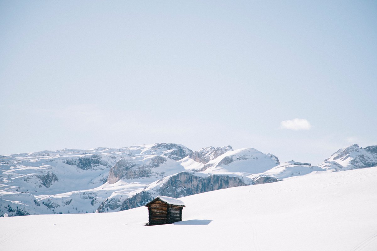 clarafotomania's tweet photo. Ces trois derniers jours dans les Dolomites ont été très intenses. J'ai découvert beaucoup d'endroits et testé tellement d'activités différentes. Je vous prépare un article très complet sur les Dolomites hors des sentiers battus en hiver ! #southtirol #dolomites #masterphototour https://t.co/4CPkD6obYX