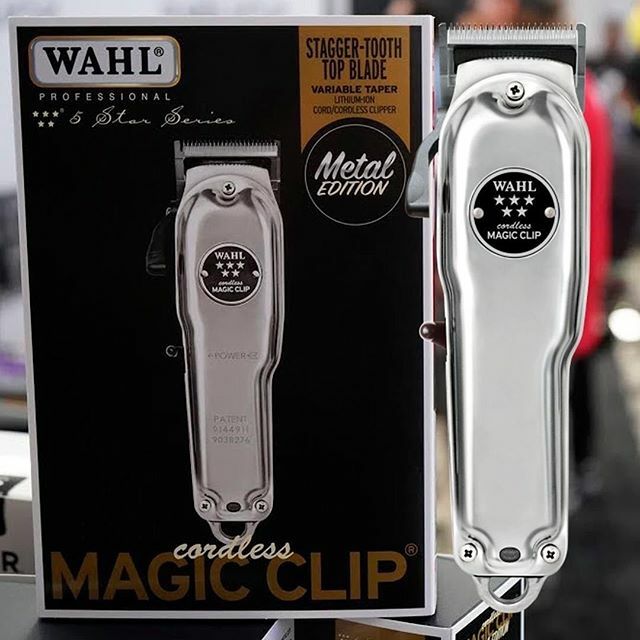 hstorepro's tweet photo. 💥NOVEDAD EN H STORE 💥
Hoy te presentamos esta nueva edición limitada de la Magic Clip Cordless ,ahora con un diseño muy vintage y la carcasa totalmente metálica .
Los dientes escalonados de la cuchilla Staggertooth ofrecen un corte más rápido,suave y… https://t.co/oXFY3IvFmJ https://t.co/h1aIo35TLK