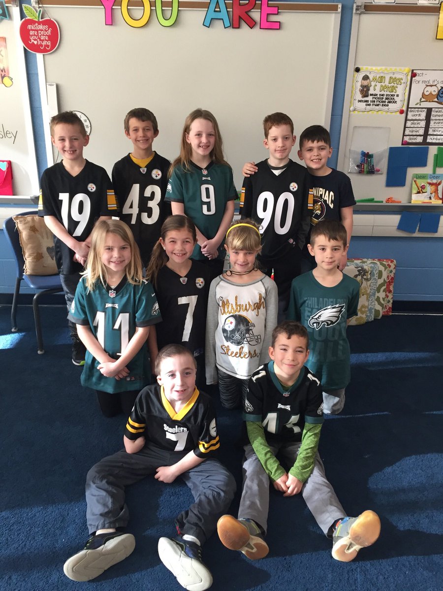 AndreaStyer's tweet photo. Team Jersey Day at East High!#easthighleaders https://t.co/Nh9VYqilOs