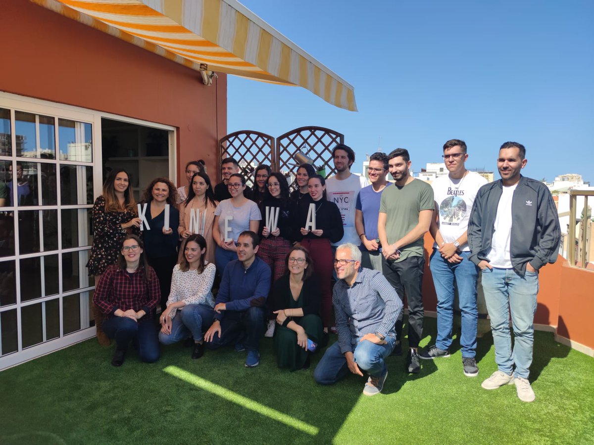 🎫Recientemente recibimos la visita de más de una decena de alumnos del CEFP Villa de Agüimes. Pudieron ver cómo llevamos a la práctica todo lo relacionado con la organización de eventos en #Kinewa. 👇🏽