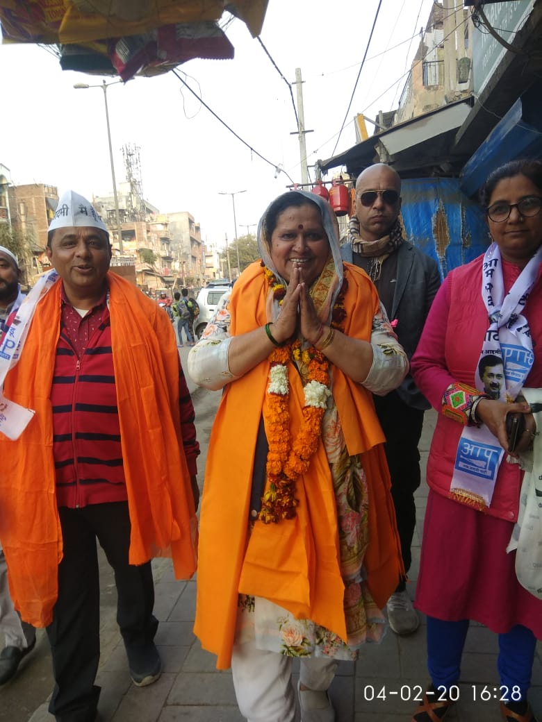 Dhanwati4AAP's tweet photo. राजौरी गार्डन विधानसभा में डोर टू डोर जन संपर्क करते हुए.
अच्छे होंगे 5 साल
दिल्ली में तो केजरीवाल
#walkwithAK
#KaamPeVote
#RajouriGardenWithAAP
@ArvindKejriwal
@AamAadmiParty
@AAPDelhi
@chowhanpriyanka
@iAmanUppal https://t.co/UfVNDctCAz
