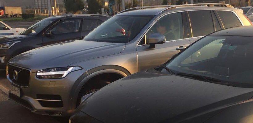 PiensaPrensa1's tweet photo. Buenos días compañeres. Queremos enviar un fuerte abrazo a nuestro eterno compañero @ematuranad quien luego de años de lucha junto al pueblo, pudo comprar su vehículo soñado. Una Volvo XC90 año 2020, 72 millones de pesos. Sigamos luchando como él. #BuenosDiasATodos #guevara https://t.co/XMxoop6VXI