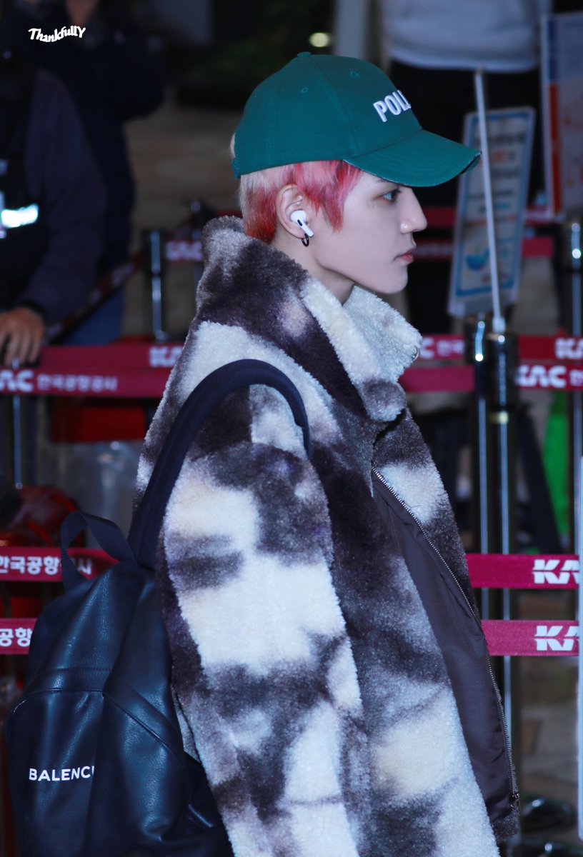 200117 GMP 출국

콧대 턱선 말하기도 지쳐😫

#TAEYONG #태용 #NCT #NCT127 #SuperM