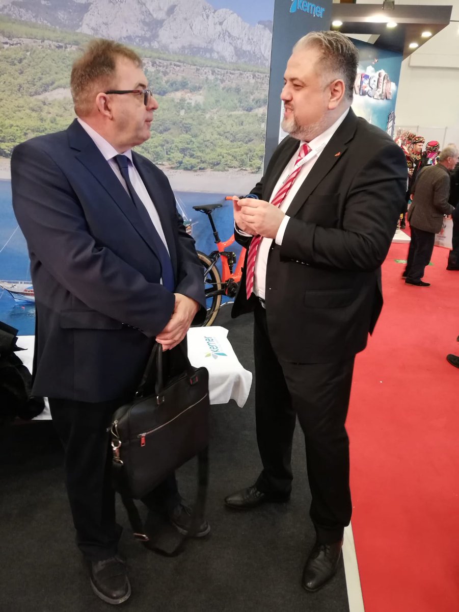AdvsTurkiye's tweet photo. #EMITT2020 de Nürnberg Metropol Bölgesi Türk Toplumu Başkanı Bülent Bayraktar ile ADVS Yönetim Kurulu Başkanımız Michael Tülis ve dergimizin editörü Ayşe Çetkin bir araya geldi. Almanya, Türkiye ve Antalya hakkında, önceliği turizm olan, önemli detaylar konuşuldu #Nürnberg https://t.co/EVinY9vf5Y