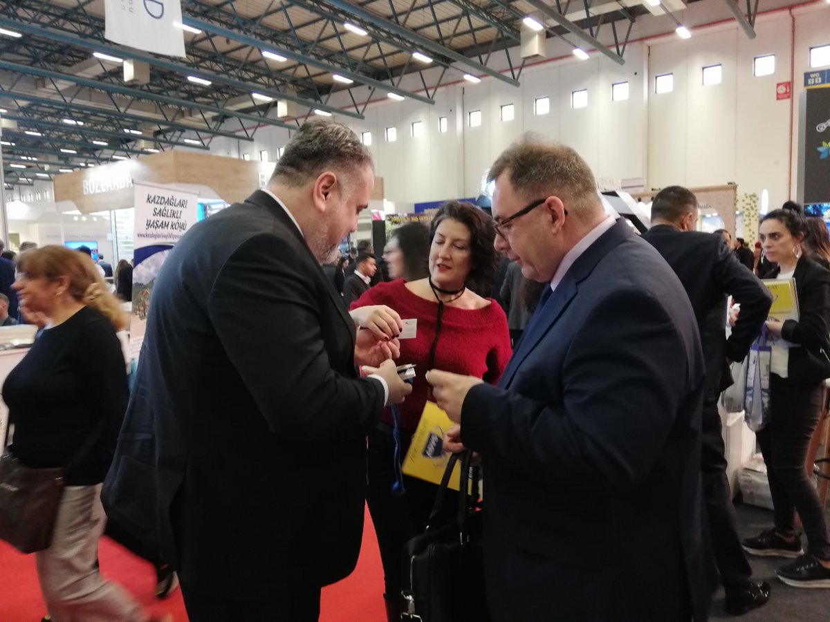 AdvsTurkiye's tweet photo. #EMITT2020 de Nürnberg Metropol Bölgesi Türk Toplumu Başkanı Bülent Bayraktar ile ADVS Yönetim Kurulu Başkanımız Michael Tülis ve dergimizin editörü Ayşe Çetkin bir araya geldi. Almanya, Türkiye ve Antalya hakkında, önceliği turizm olan, önemli detaylar konuşuldu #Nürnberg https://t.co/EVinY9vf5Y