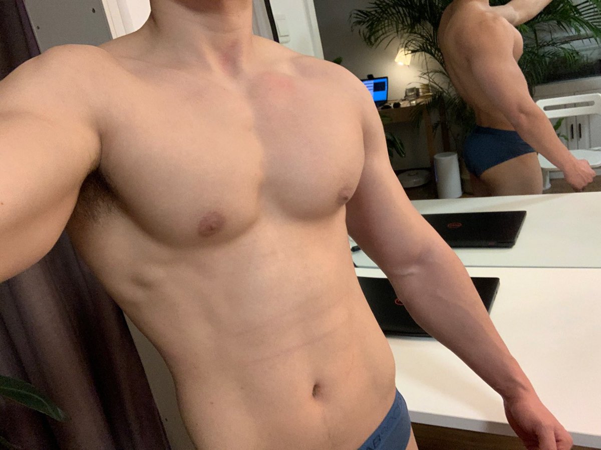 zacvvv's tweet photo. 啥时候能重返健身房啊！！ https://t.co/QDW31oO9w4